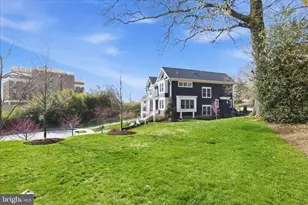 303 Salsbury Ln NW, Vienna, VA 22180 - Photo 5