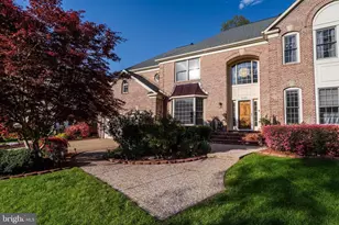 8103 Haddington Ct, Fairfax Station, VA 22039 - Photo 3