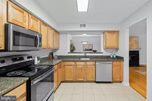 3179 Summit Square Dr, Oakton, VA 22124 - Photo 13