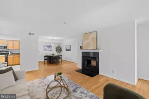 3179 Summit Square Dr, Oakton, VA 22124 - Photo 9