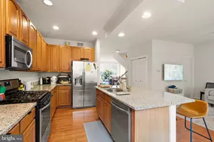 12922 Starters Ln, Fairfax, VA 22033 - Photo 9