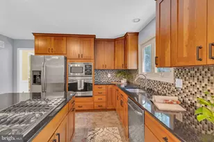 6762 Bronze Post Rd, Centreville, VA 20121 - Photo 11