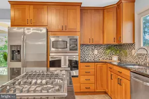 6762 Bronze Post Rd, Centreville, VA 20121 - Photo 17