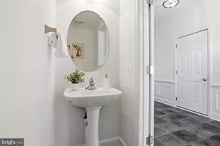 2409 Huntington Park Dr, Alexandria, VA 22303 - Photo 5