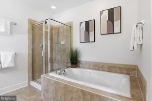 2409 Huntington Park Dr, Alexandria, VA 22303 - Photo 21