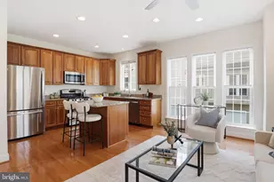 2409 Huntington Park Dr, Alexandria, VA 22303 - Photo 15