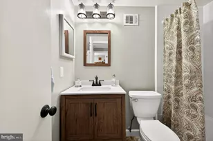 10111 Chestnut Wood Ln, Burke, VA 22015 - Photo 27