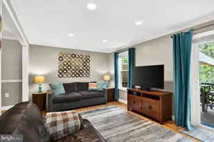 10111 Chestnut Wood Ln, Burke, VA 22015 - Photo 11
