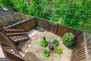 10111 Chestnut Wood Ln, Burke, VA 22015 - Photo 17