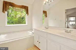 12489 Lucas Dr, Fairfax, VA 22033 - Photo 23