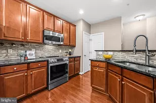 13698 Salk St, Herndon, VA 20171 - Photo 11