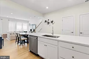 2437 Silver Line Aly, Herndon, VA 20171 - Photo 11