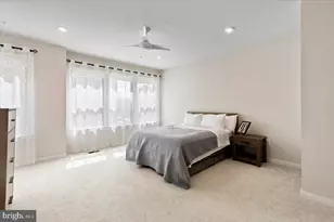 2437 Silver Line Aly, Herndon, VA 20171 - Photo 13