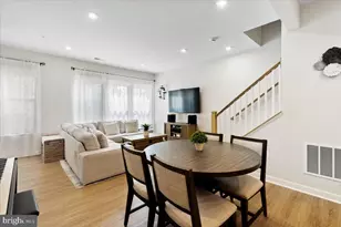 2437 Silver Line Aly, Herndon, VA 20171 - Photo 11