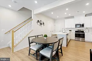 2437 Silver Line Aly, Herndon, VA 20171 - Photo 7