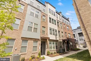 2437 Silver Line Aly, Herndon, VA 20171 - Photo 3