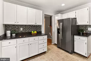 7451 Hatherleigh Ct, Alexandria, VA 22315 - Photo 17