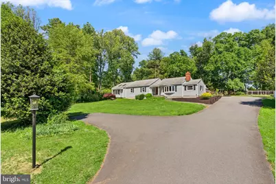 815 Seneca Road, Great Falls, VA 22066 - Photo 1