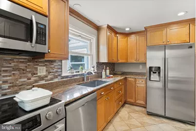 815 Seneca Road, Great Falls, VA 22066 - Photo 17