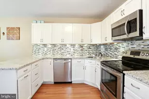9725 Kings Crown Ct, Fairfax, VA 22031 - Photo 17
