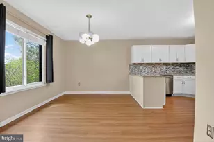 9725 Kings Crown Ct, Fairfax, VA 22031 - Photo 7
