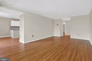 9725 Kings Crown Ct, Fairfax, VA 22031 - Photo 3