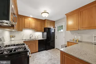 9632 Lindenbrook St, Fairfax, VA 22031 - Photo 9