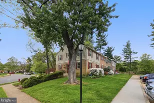 9632 Lindenbrook St, Fairfax, VA 22031 - Photo 3