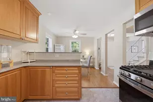 9632 Lindenbrook St, Fairfax, VA 22031 - Photo 11