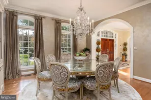 7818 Crownhurst Ct, McLean, VA 22102 - Photo 3