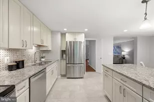 9425 Candleberry Ct, Burke, VA 22015 - Photo 7