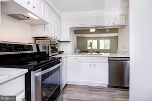 8416 Cedar Falls Ct, Springfield, VA 22153 - Photo 7