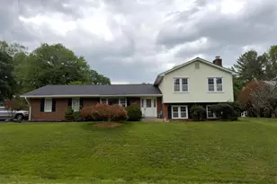 2729 Clarkes Landing Dr, Oakton, VA 22124 - Photo 1