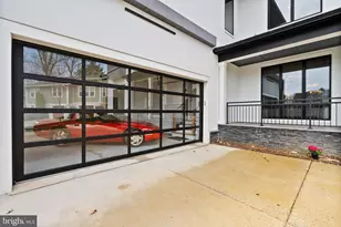 1054 Kinglet Ct, McLean, VA 22101 - Photo 3