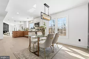 12011 Meadowville Ct, Herndon, VA 20170 - Photo 11