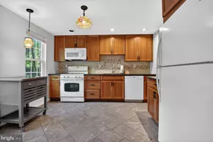 8923 Park Forest Dr, Springfield, VA 22152 - Photo 11
