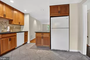 8923 Park Forest Dr, Springfield, VA 22152 - Photo 13