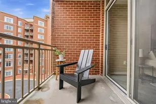 4490 Market Commons Dr, Fairfax, VA 22033 - Photo 25