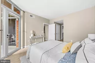 4490 Market Commons Dr, Fairfax, VA 22033 - Photo 19