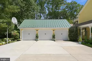 10204 Yellow Pine Dr, Vienna, VA 22182 - Photo 13
