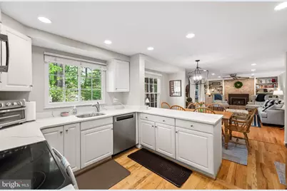 10906 Carters Oak Way, Burke, VA 22015 - Photo 11
