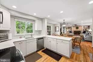 10906 Carters Oak Way, Burke, VA 22015 - Photo 11
