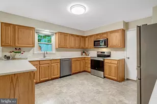 10354 Steamboat Landing Ln, Burke, VA 22015 - Photo 19