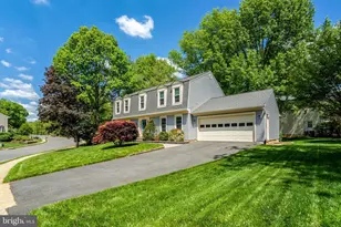 10354 Steamboat Landing Ln, Burke, VA 22015 - Photo 5
