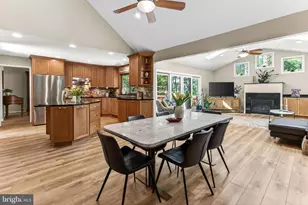 10714 Midsummer Dr, Reston, VA 20191 - Photo 13