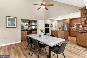10714 Midsummer Dr, Reston, VA 20191 - Photo 7