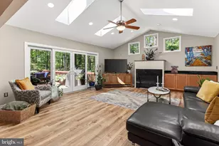 10714 Midsummer Dr, Reston, VA 20191 - Photo 15