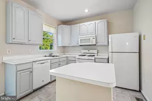 4666 Flatlick Branch Dr, Chantilly, VA 20151 - Photo 3
