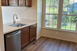 8408 Hollis Ln, Vienna, VA 22182 - Photo 3