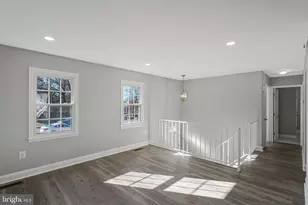 12016 Trossack Rd, Herndon, VA 20170 - Photo 7